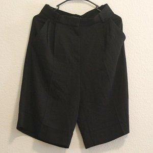 H&M SIZE 6 BERMUDA SHORTS IN WOVEN FABRIC